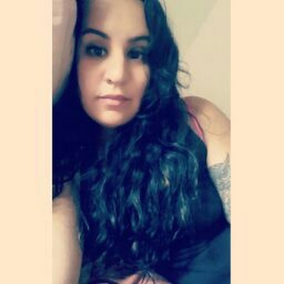 Meet your Posher, Sara - Picture 1 of 6